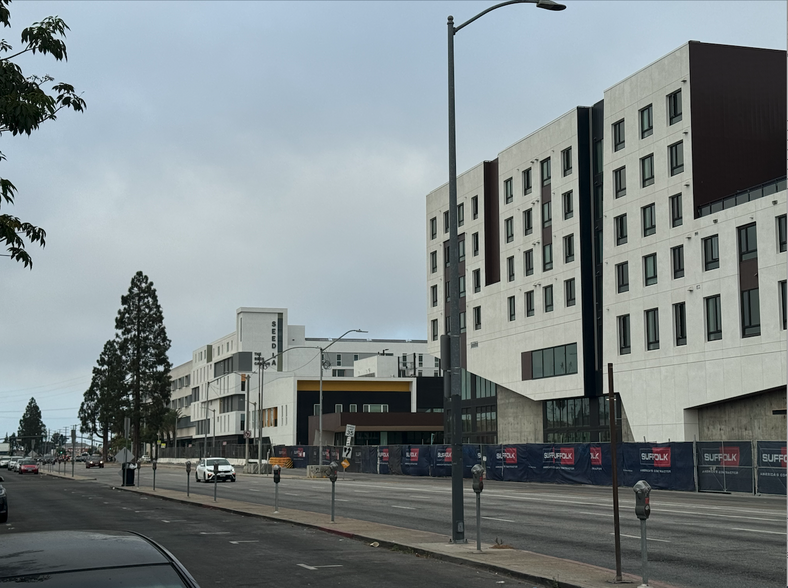 8511 S Vermont Ave, Los Angeles, CA à louer - Photo de l’immeuble – Image 3 sur 9