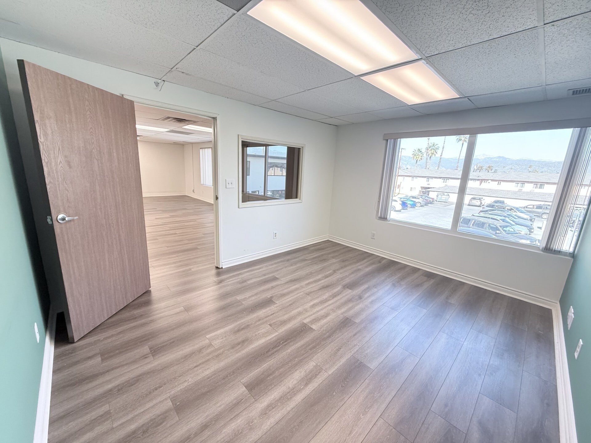 599 S Barranca Ave, Covina, CA à louer Photo intérieure– Image 1 sur 2