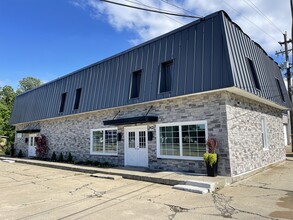 711 W Bagley Rd, Berea, OH à louer Photo de l’immeuble– Image 1 sur 9