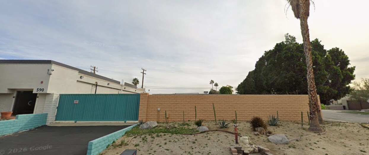 590 S Oleander Rd, Palm Springs, CA à louer Photo de l’immeuble– Image 1 sur 5