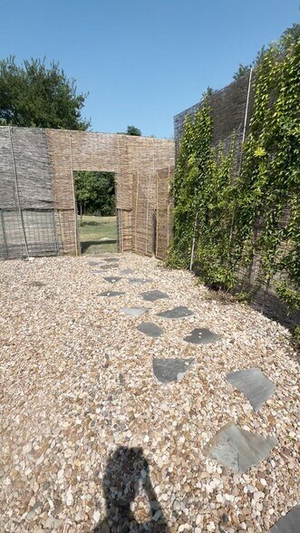 90 & 94 Montopolis Dr, Austin, TX à vendre - Vidéo sur l’annonce professionnelle – Image 2 sur 3