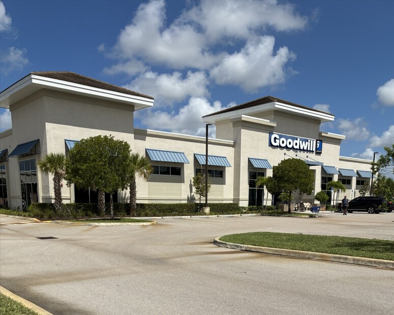 4951 Santa Barbara Blvd, Naples, FL à vendre Photo de l’immeuble– Image 1 sur 2
