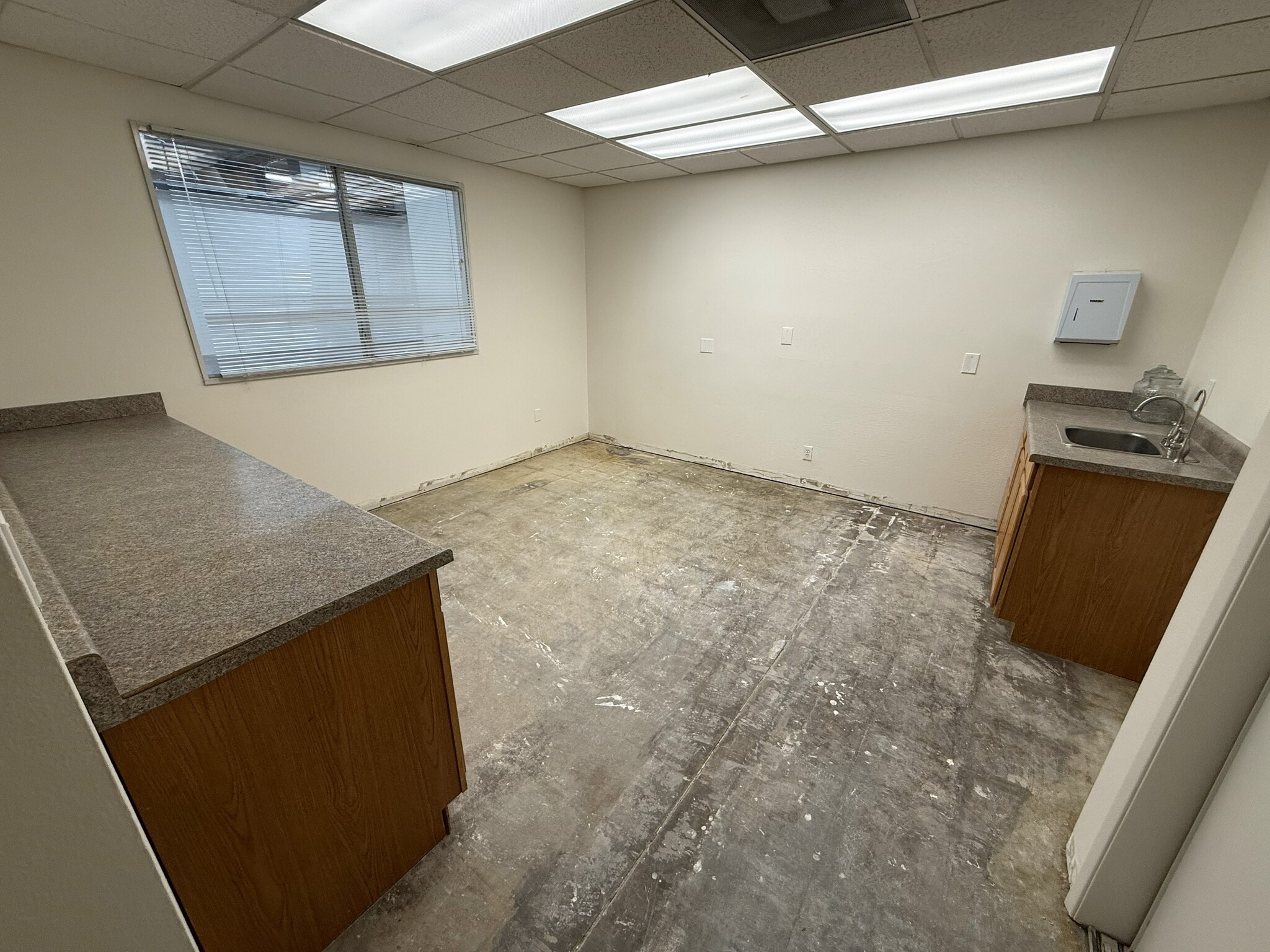 8030-8040 Remmet Ave, Canoga Park, CA à louer Photo intérieure– Image 1 sur 11