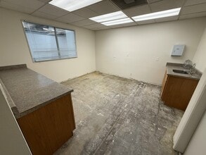 8030-8040 Remmet Ave, Canoga Park, CA à louer Photo intérieure– Image 1 sur 11