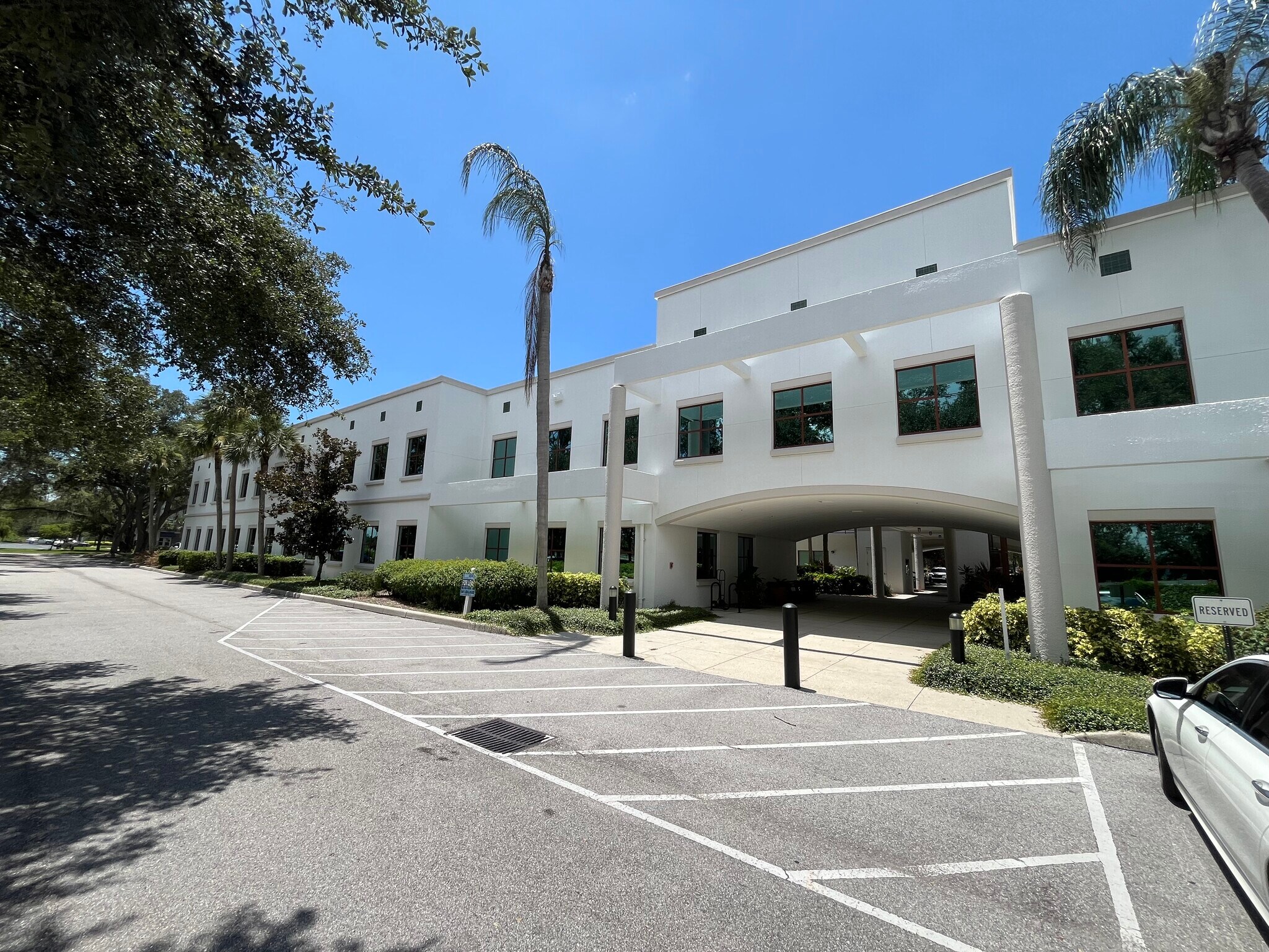 2201 Cantu Ct, Sarasota, FL à louer Photo de l’immeuble– Image 1 sur 19