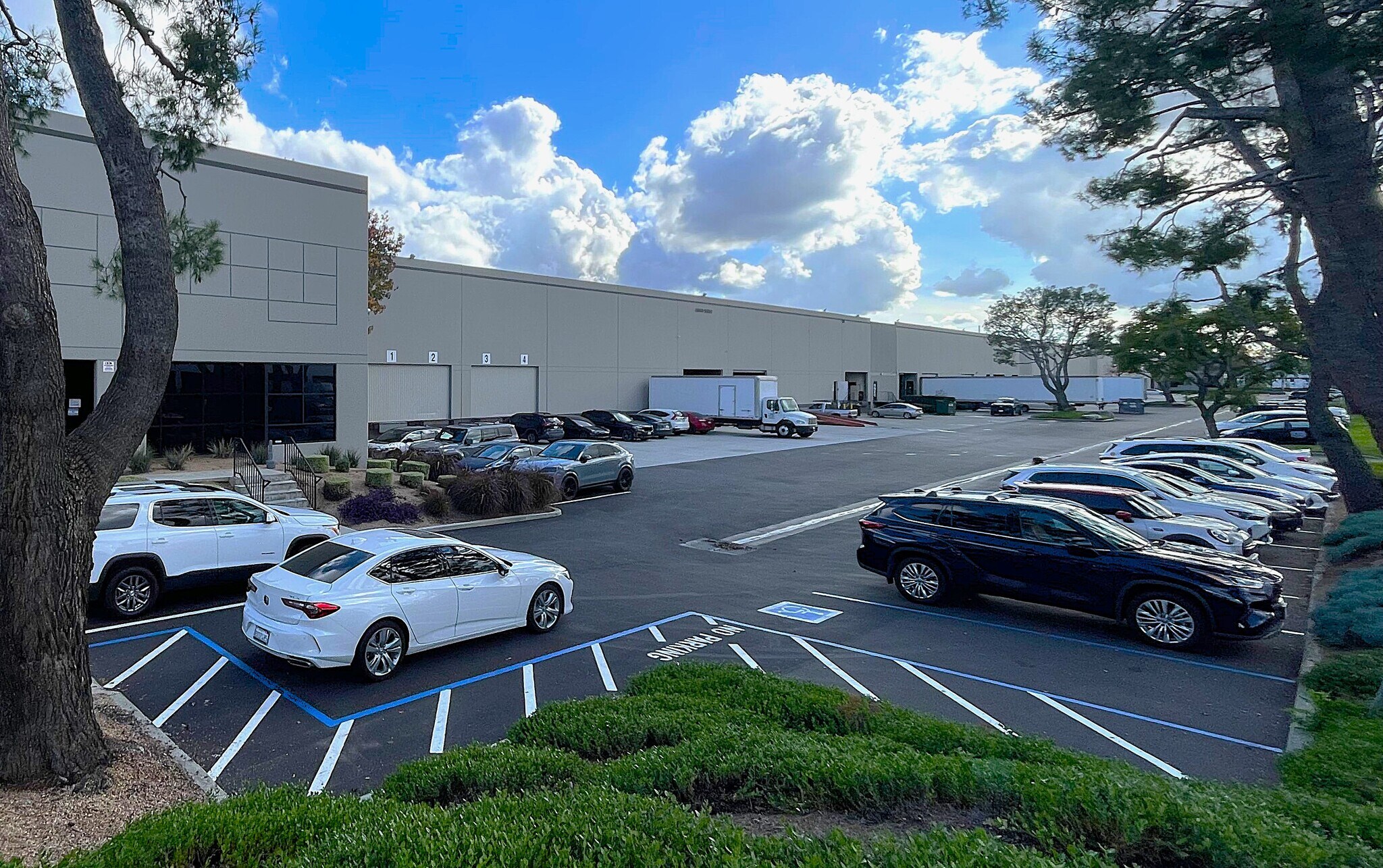 4900 Zambrano St, Commerce, CA à louer Photo principale– Image 1 sur 7