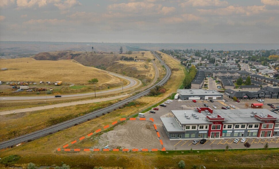 876 Heritage Blvd W, Lethbridge, AB à vendre - Aérien – Image 2 sur 4