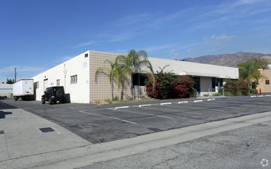 749-751 N Coney Ave, Azusa, CA à louer - Photo de l’immeuble – Image 1 sur 6