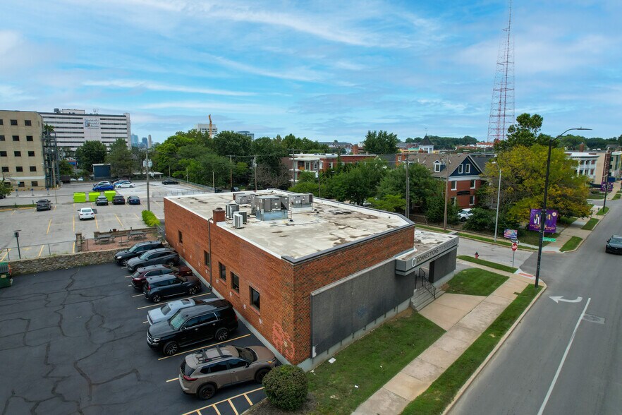 300 W Linwood Blvd, Kansas City, MO à vendre - Photo de l’immeuble – Image 3 sur 3
