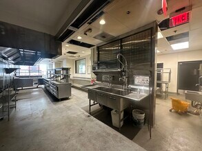 1680 N Vine St, Hollywood, CA à louer Photo intérieure– Image 2 sur 11