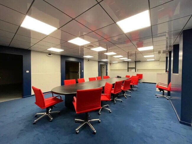 Plus de détails pour Bureau, Local d'activités à louer