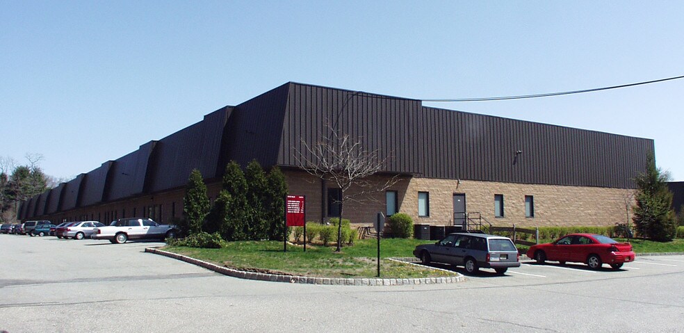 111 Canfield Ave, Randolph, NJ à louer - Photo de l’immeuble – Image 2 sur 3