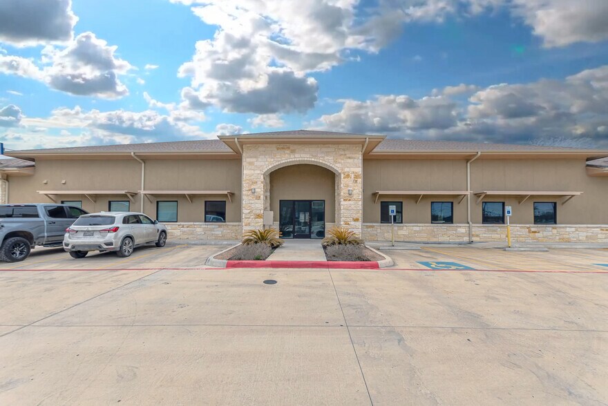 9026 Culebra Rd, San Antonio, TX à louer - Photo de l’immeuble – Image 2 sur 8