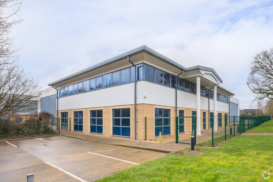 Cosford Ln, Rugby à louer - Photo de l’immeuble – Image 2 sur 18