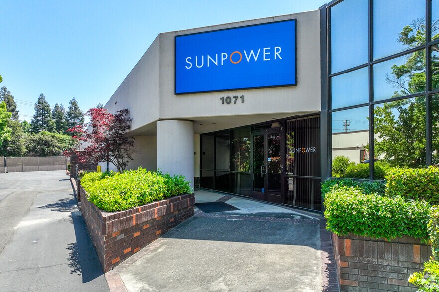 1071 Serpentine Ln, Pleasanton, CA à vendre - Photo de l’immeuble – Image 3 sur 7