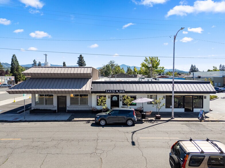 237 SE G St, Grants Pass, OR à vendre - Photo de l’immeuble – Image 3 sur 34
