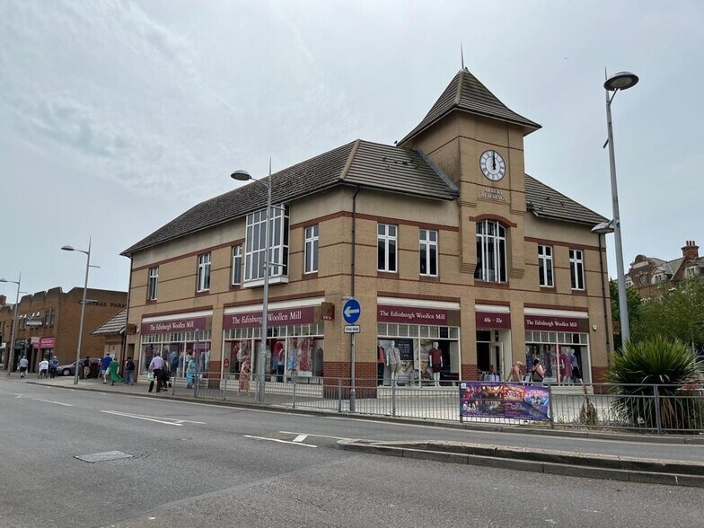 68A-70A Pier Ave, Clacton On Sea à louer - Photo de l’immeuble – Image 2 sur 11