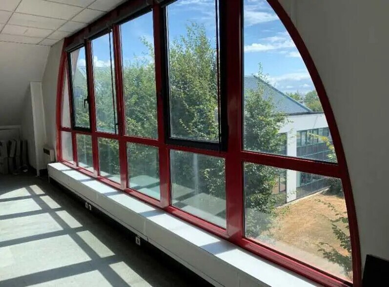 1 Rue De Terre Neuve, Les Ulis à louer - Photo de l’immeuble – Image 3 sur 8