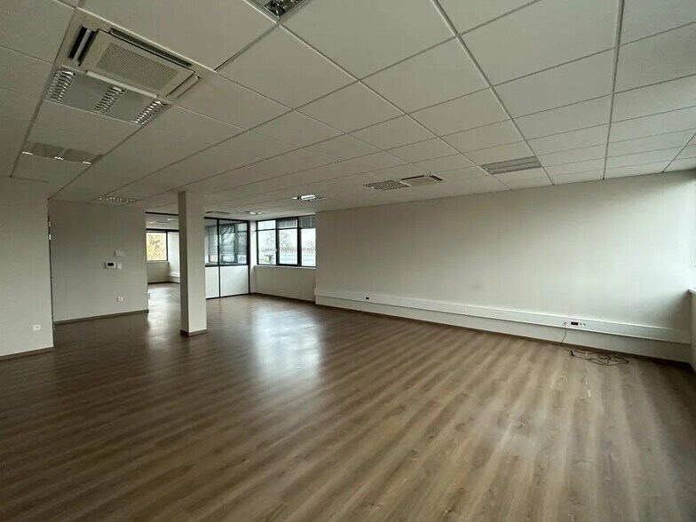 Bureau dans Bischheim à louer - Photo de l’immeuble – Image 3 sur 5