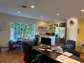 10205 Riverside Dr, Toluca Lake, CA à louer Photo intérieure– Image 2 sur 4