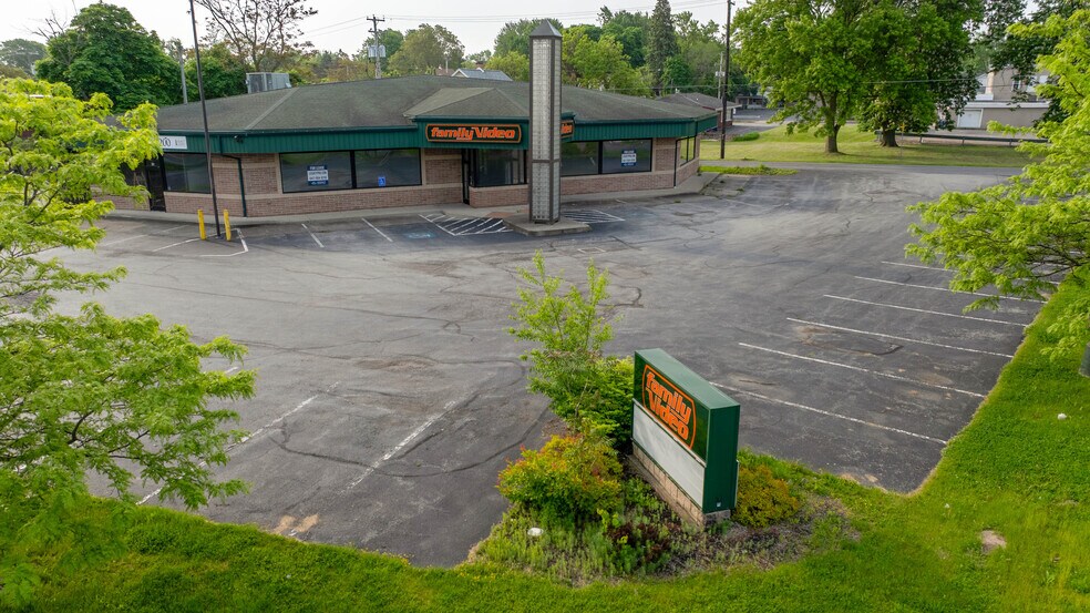 76 East Ave, Lockport, NY à louer - Photo de l’immeuble – Image 2 sur 8