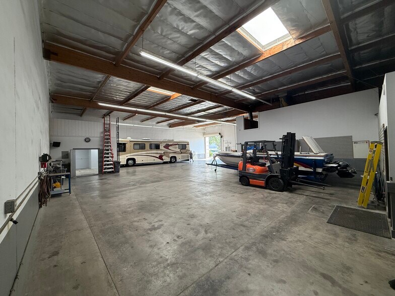 5313 2nd St, Irwindale, CA à louer - Photo de l’immeuble – Image 2 sur 4