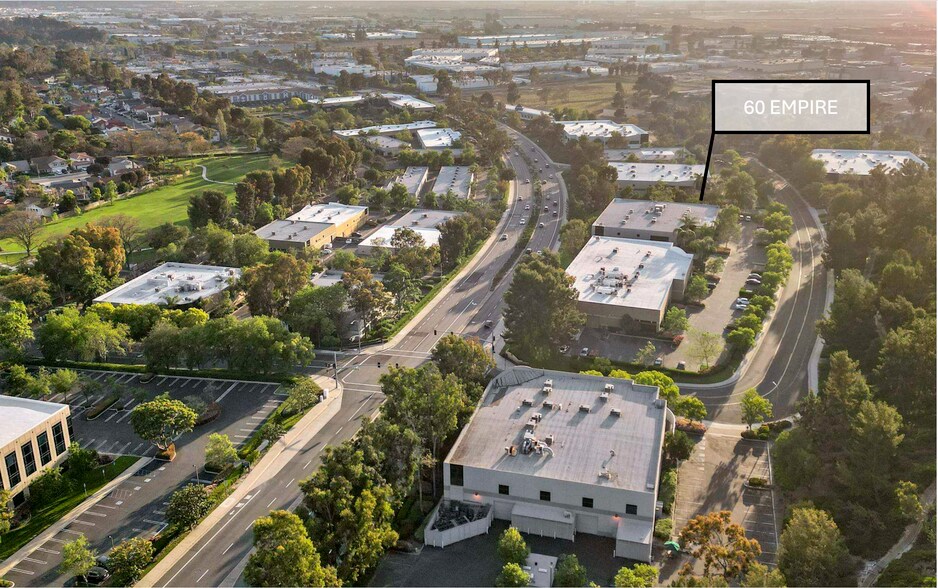 60 Empire, Lake Forest, CA à louer - Photo de l’immeuble – Image 2 sur 3