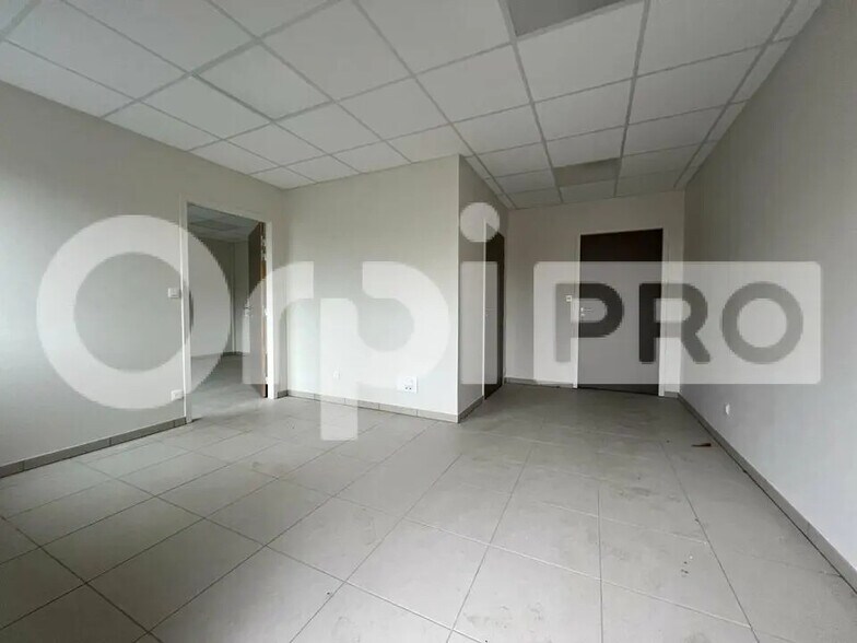 Local d’activités dans Vrigny à louer - Photo intérieure – Image 3 sur 5