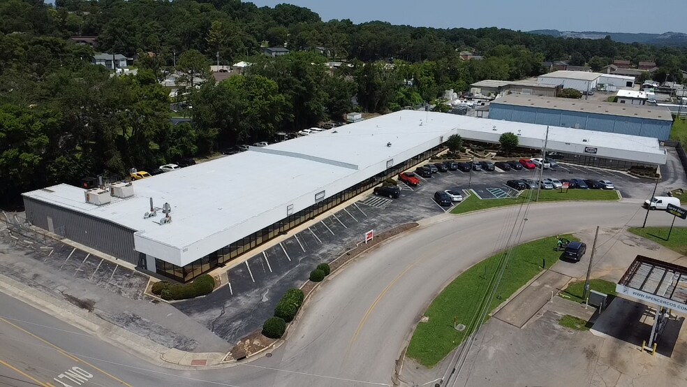 1031-1035 Putman Dr, Huntsville, AL à louer - Photo principale – Image 1 sur 8
