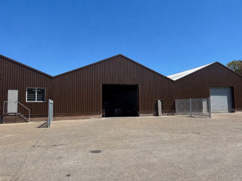 62-70 Fowler Rd, Ilford à vendre - Photo de l’immeuble – Image 2 sur 11