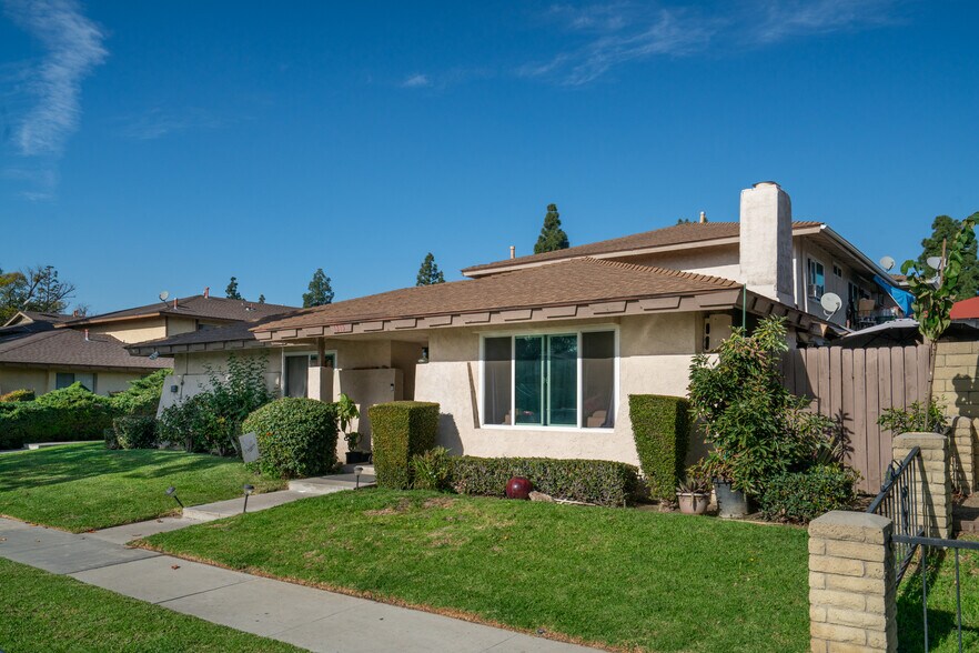1215 S Athena Way, Anaheim, CA à vendre - Photo de l’immeuble – Image 2 sur 16