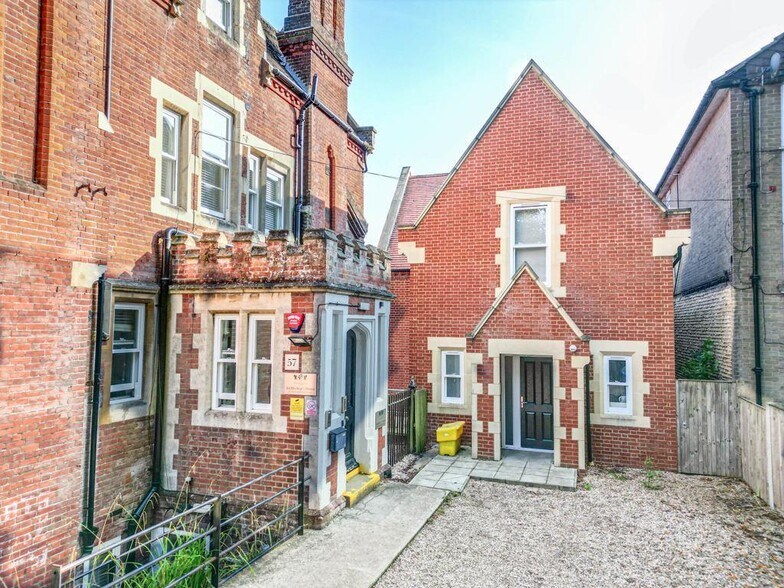 57-57A New Dover Rd, Canterbury à vendre - Photo de l’immeuble – Image 2 sur 10