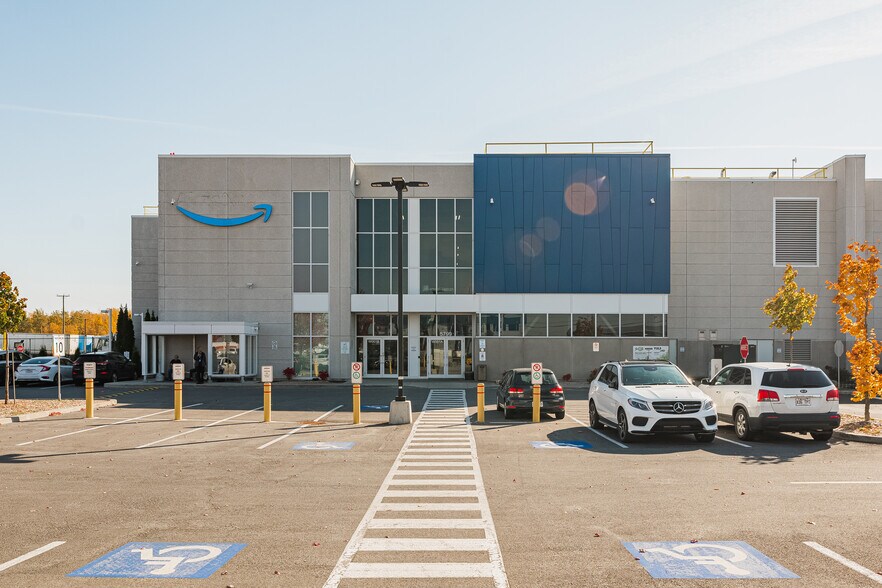5799 Rte De L'aéroport, Longueuil, QC à louer - Photo de l’immeuble – Image 1 sur 17