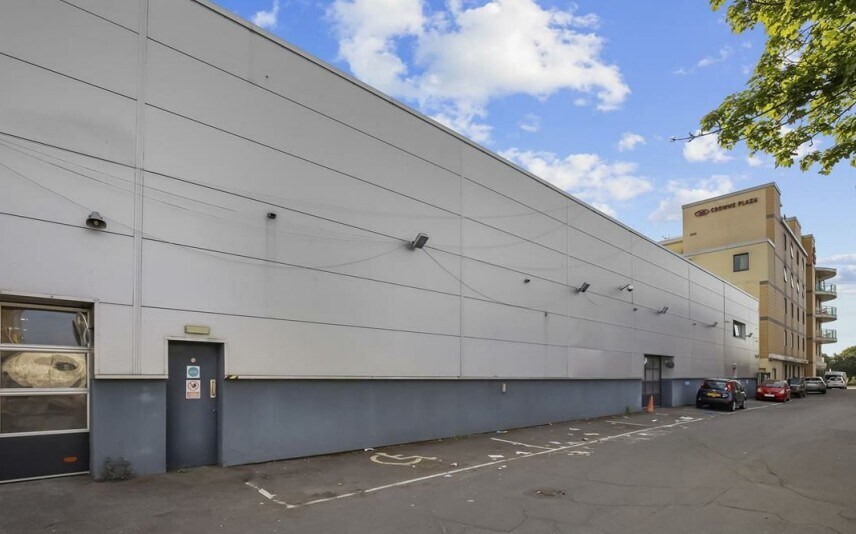 Portsmouth Rd, Surbiton à louer - Photo de l’immeuble – Image 3 sur 3