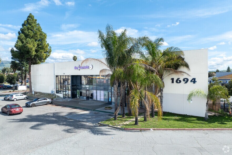 1694 Tully Rd, San Jose, CA à louer - Photo de l’immeuble – Image 1 sur 6
