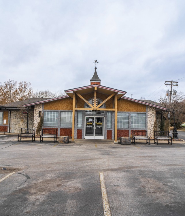 853 N Glenstone Ave, Springfield, MO à louer Photo principale– Image 1 sur 45