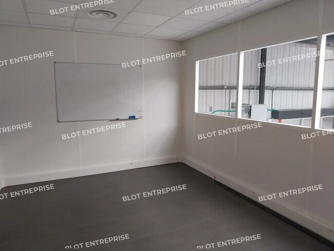 Plus de détails pour Industriel/Logistique à louer