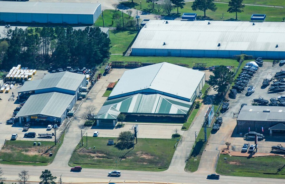 13901 Highway 105 W, Conroe, TX à vendre - Photo de l’immeuble – Image 1 sur 4