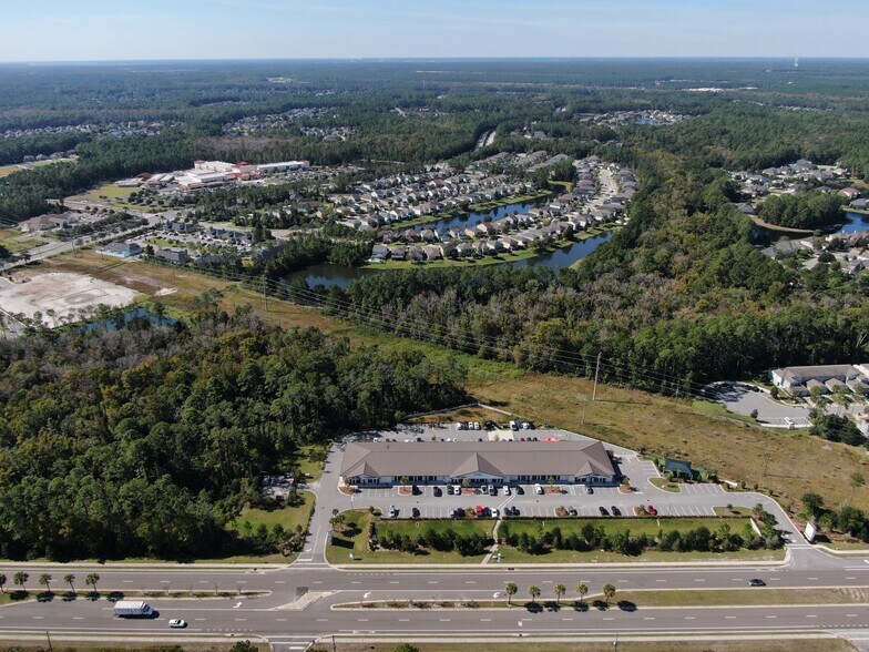 2050 St Johns Pky, Saint Johns, FL à louer - Photo de l’immeuble – Image 3 sur 16