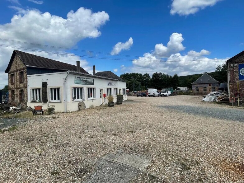 Local d'activités dans Charleval à vendre - Photo de l’immeuble – Image 2 sur 16