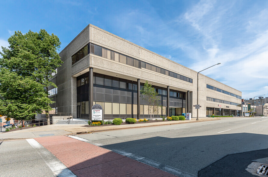 125 Eugene O'Neill Dr, New London, CT à louer - Photo principale – Image 1 sur 13