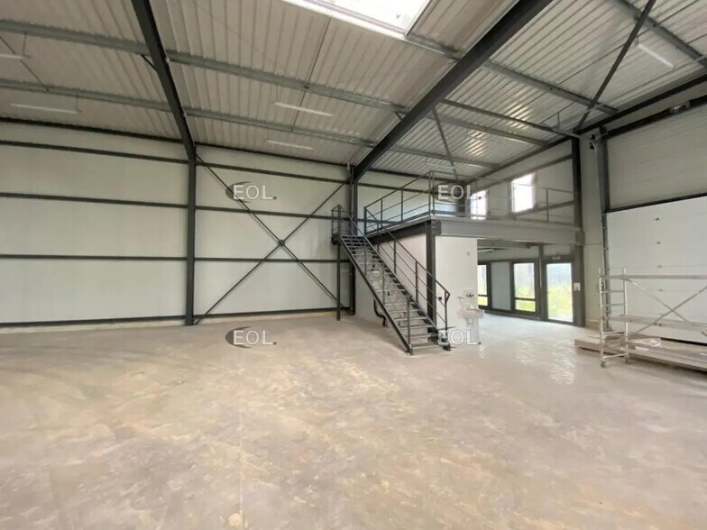 Local d’activités dans Saint-Germain-Laxis à louer - Photo intérieure – Image 3 sur 9