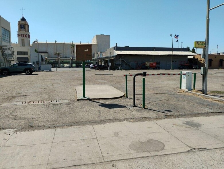 2007 Eye St, Bakersfield, CA à louer - Photo de l’immeuble – Image 3 sur 4