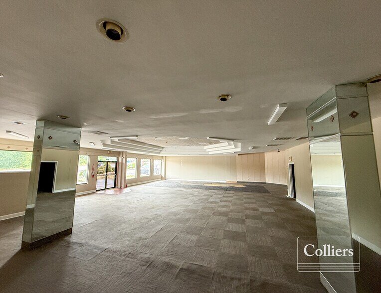6735 Two Notch Rd, Columbia, SC à louer - Photo de l’immeuble – Image 3 sur 5