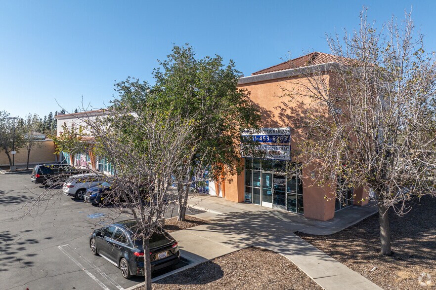 25025 Red Maple Ln, Moreno Valley, CA à vendre - Photo de l’immeuble – Image 3 sur 32