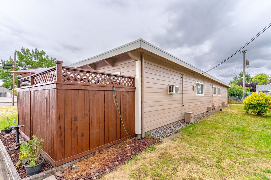 1921-1925 SW Elm St, Albany, OR à vendre - Photo de l’immeuble – Image 3 sur 7