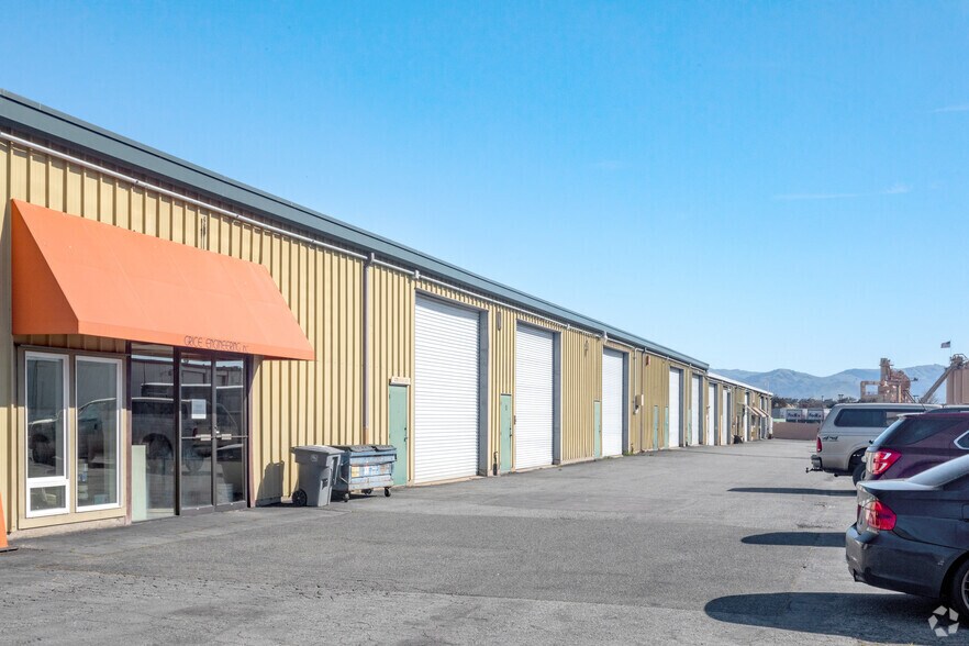 557 Brunken Ave, Salinas, CA à louer - Photo de l’immeuble – Image 2 sur 9