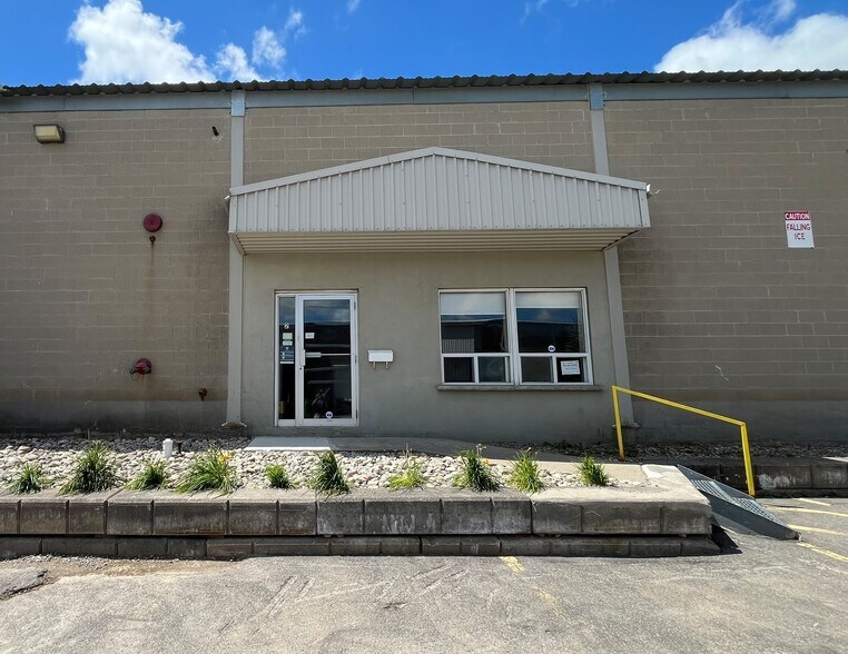 68-70 Centennial Rd, Orangeville, ON à louer - Photo de l’immeuble – Image 2 sur 4