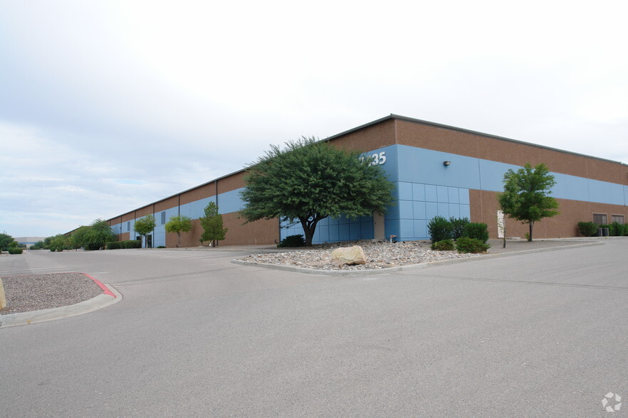 12435 Rojas Dr, El Paso, TX à louer - Photo de l’immeuble – Image 2 sur 7