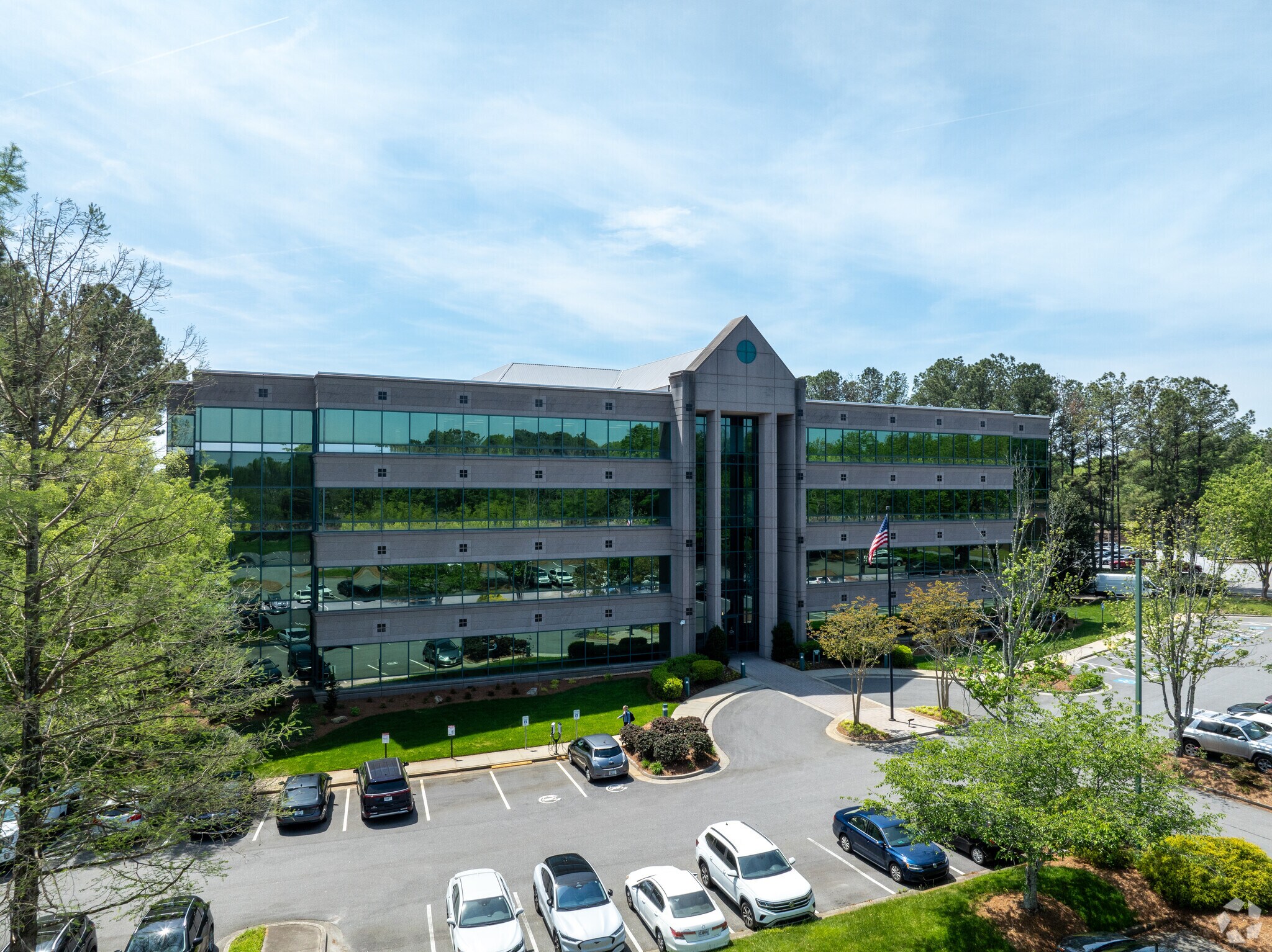 6455 E Johns Xing, Johns Creek, GA à louer Photo principale– Image 1 sur 14